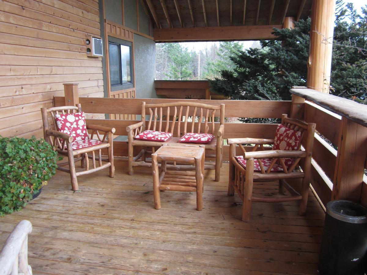 Bella Coola Mountain Lodge Hagensborg Exterior foto